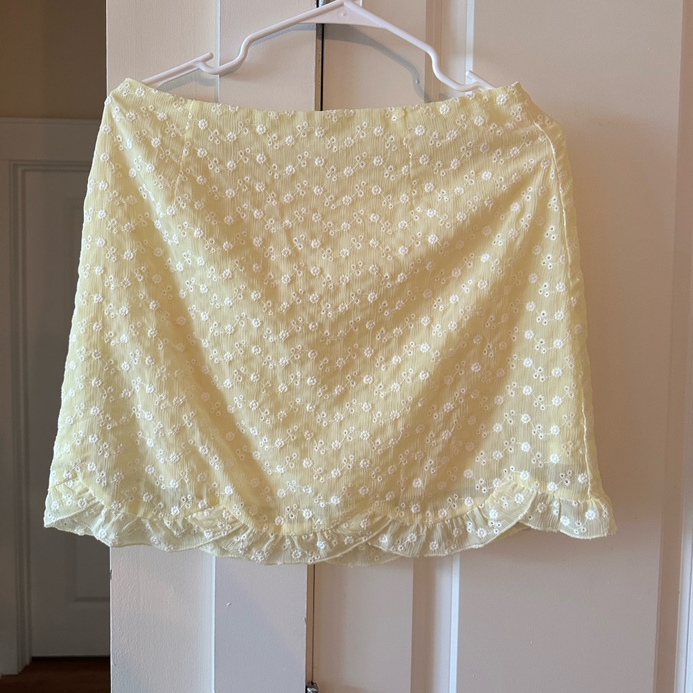yellow mini skirt